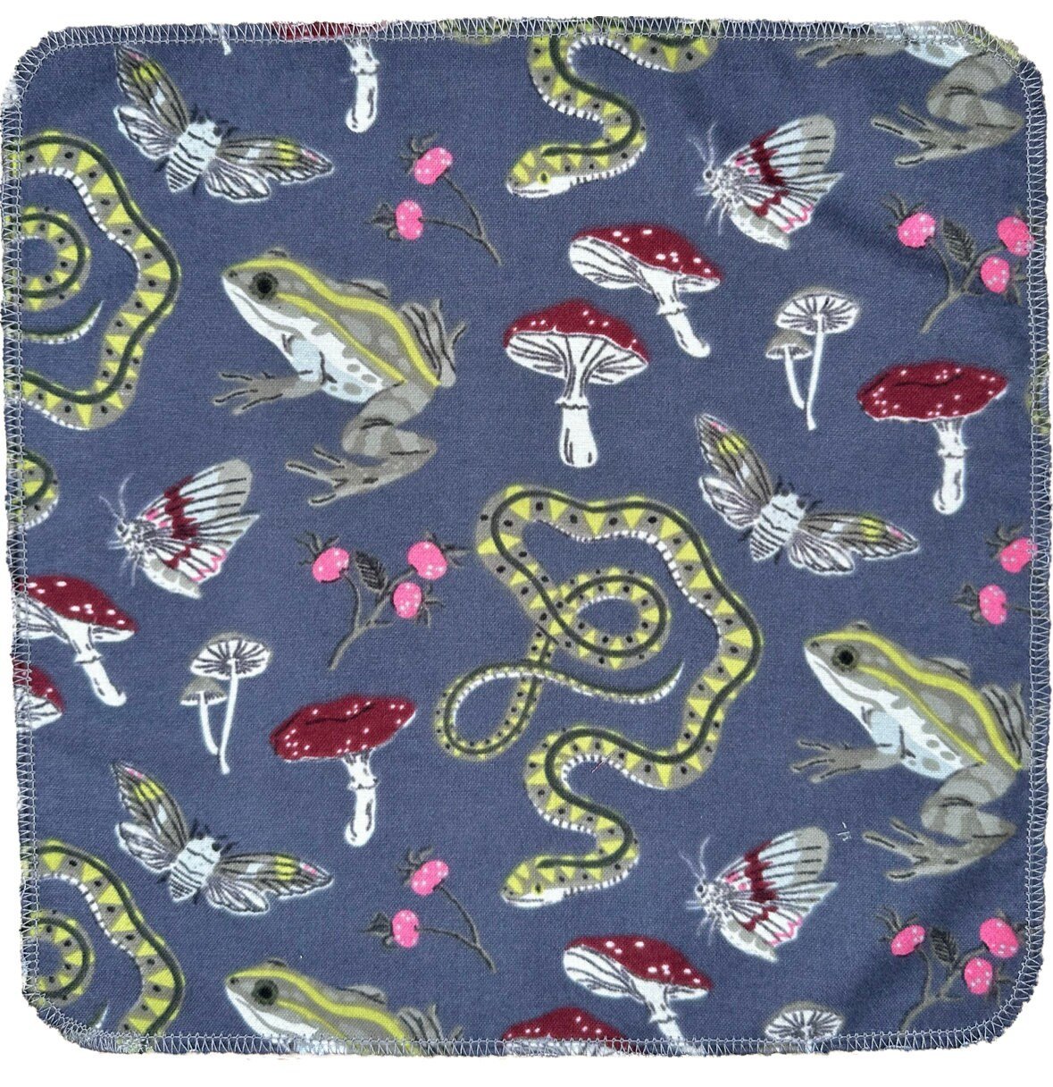 Frogs•Snakes & Mushrooms Paperless Towels 